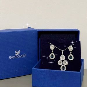 Swarovski necklace & earrings set